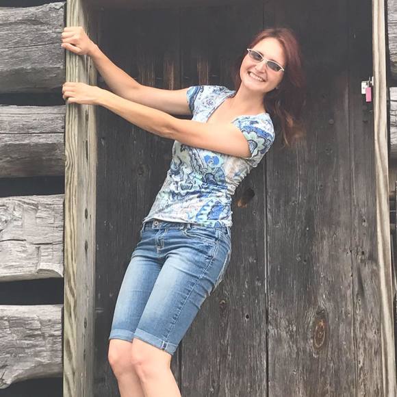 Meet your Posher, Sarah - Picture 1 of 1